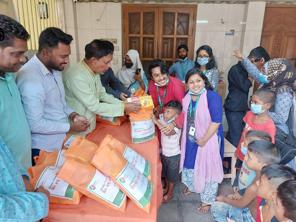 এনসিটিএফ চট্টগ্রাম জেলার উদ্যোগে ঈদ বস্ত্র ও খাদ্য সামগ্রী বিতরণ কর্মসূচী